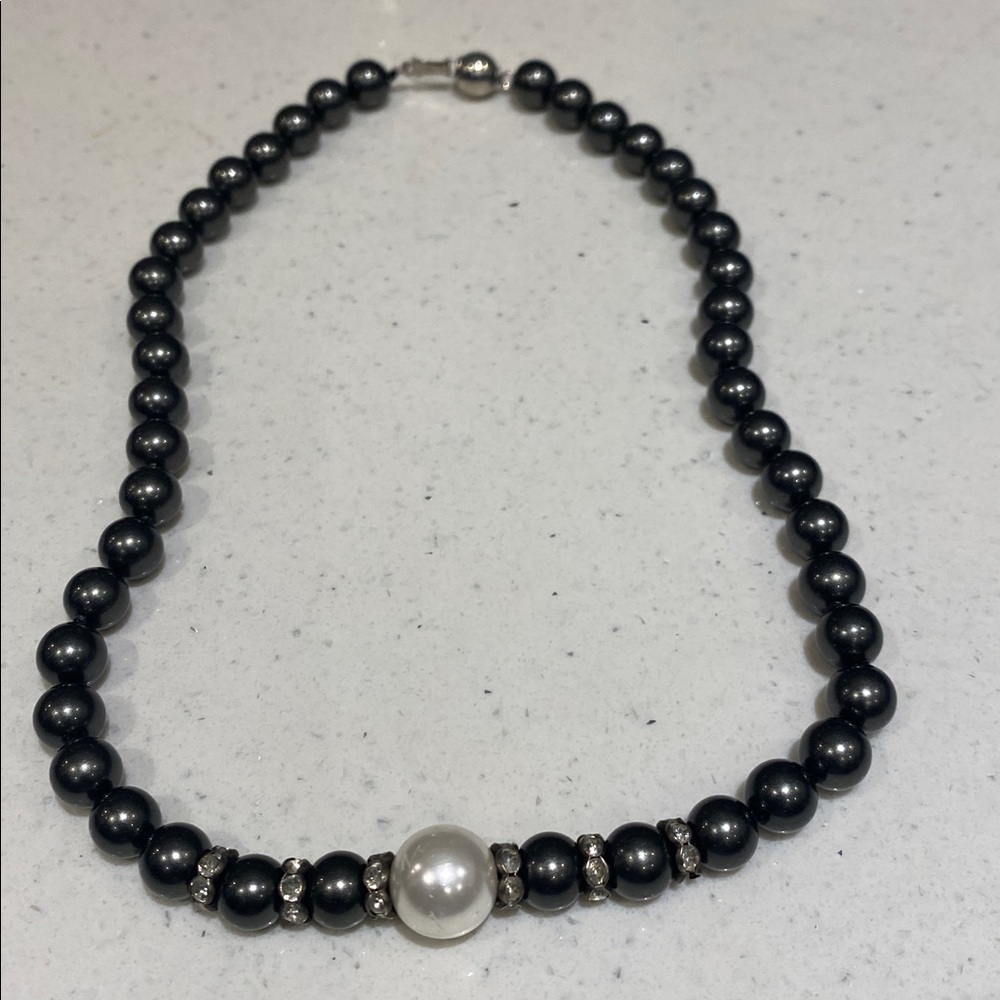 Elegant Black Pearl Necklace